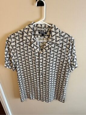 Express Men’s Black & White Geometric Button-Down Short Sleeve Shirt